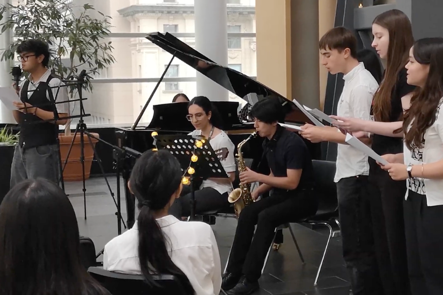 Multi-Organ Transplant Student Research Training Program and Volunteer Services members playing music in an atrium