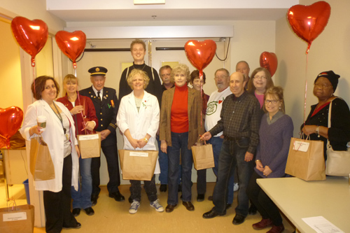HeartLinks Support Group of heart transplant recipients gather with Dr. Heather Ross