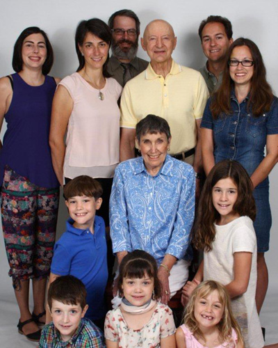 Image of Irene Duy with her husband, children and five grandchildren 