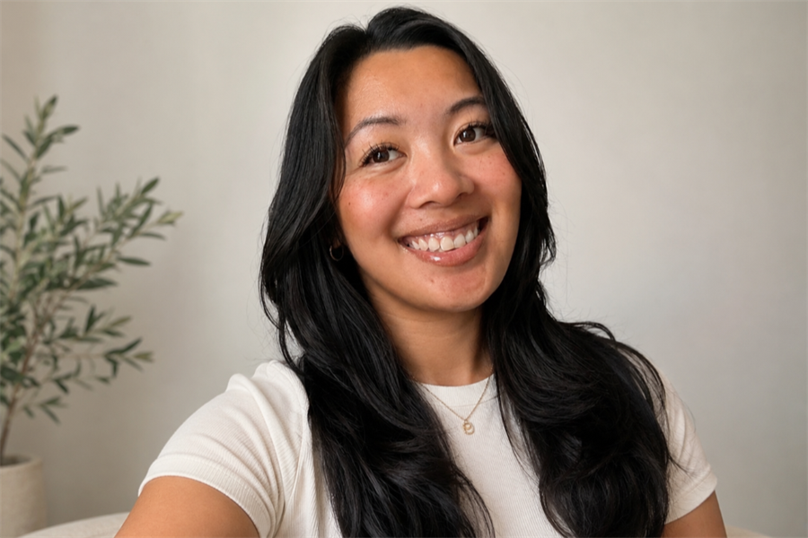 Portrait of a smiling woman.
